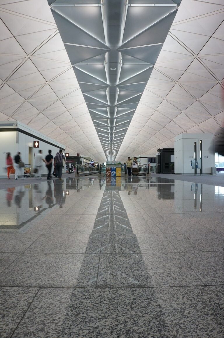 hongkong-airport-corridor-751596.jpg